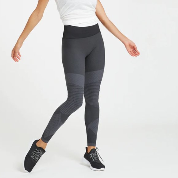 Spanx Black Look At Me Now Quilted High Rise Seamless Moto Legging Sz XSmall - Picture 1 of 9